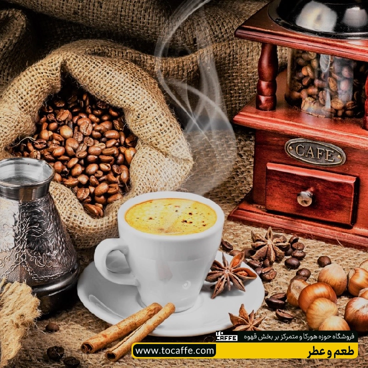 یک فنجان کاپوچینو گرم