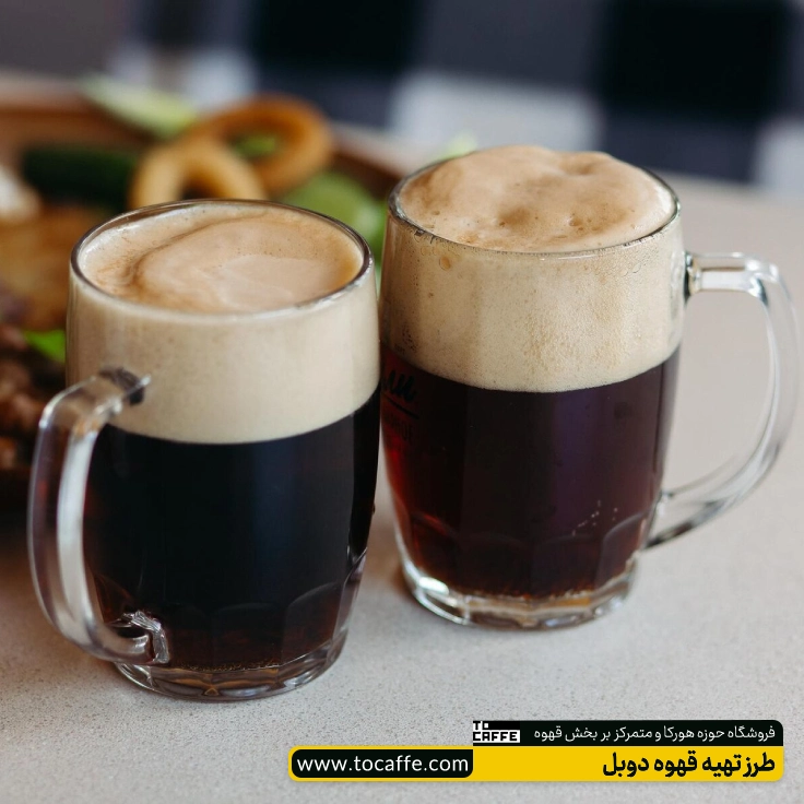 دو لیوان قهوه در کنار هم